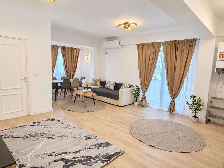 Living cu masă pentru 6 persoane